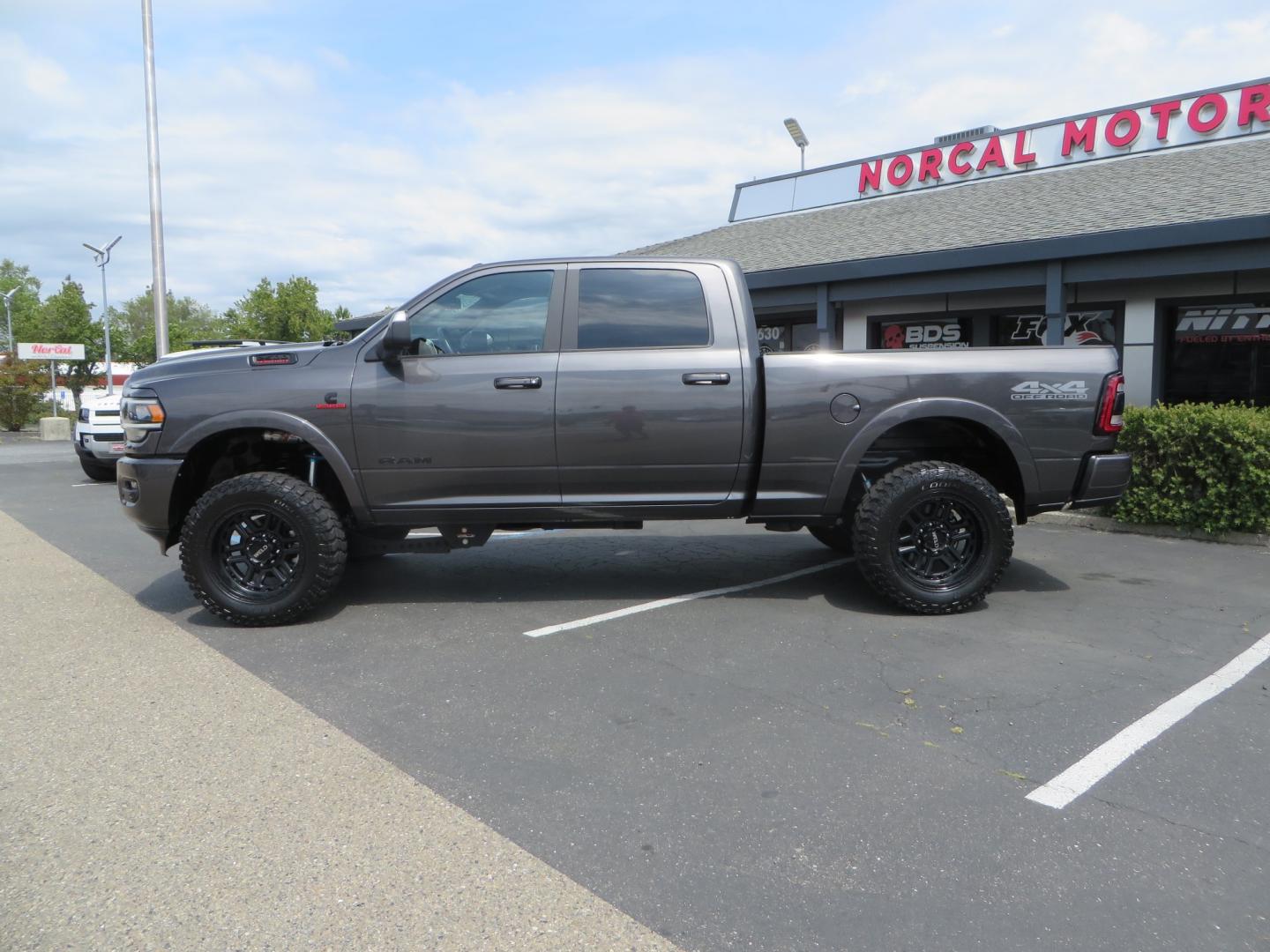 2022 CHARCOAL /BLACK RAM 2500 Laramie Crew Cab SWB 4WD (3C6UR5FL8NG) with an 6.7L V8 OHV 16V DIESEL engine, automatic transmission, located at 2630 Grass Valley Highway, Auburn, CA, 95603, (530) 508-5100, 38.937893, -121.095482 - Features a Carli Pintop suspension system with King Shocks, 20" Weld Racing wheels, 35" Cooper STT Pro tires, and Weathertech floor liners. - Photo#7